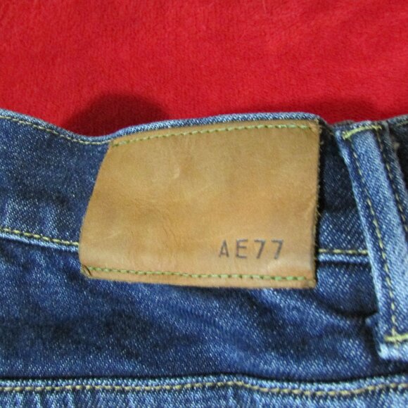 AE77 Premium Denim Mom Jeans American Eagle - Picture 3 of 9
